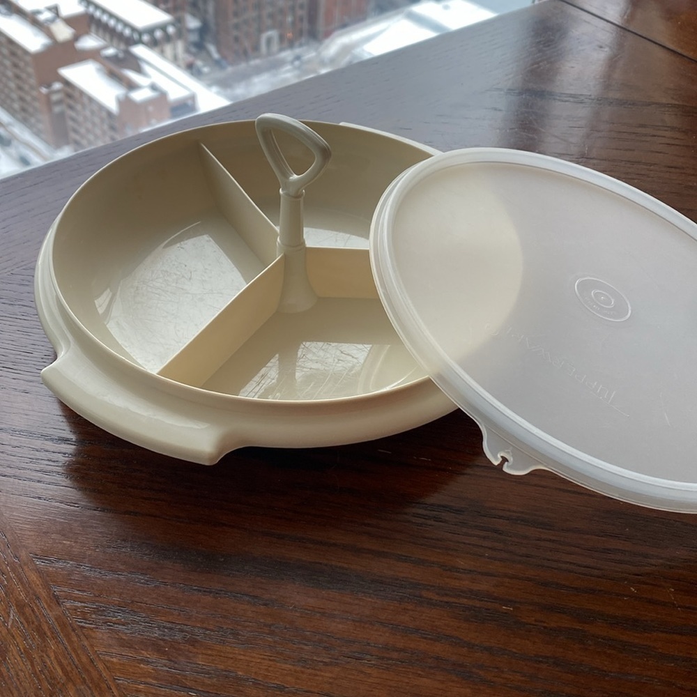 TUPPERWARE - Suzette Divider Plate Condiments Piece Set . vintage